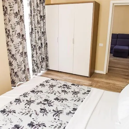 Lotus Mamaia